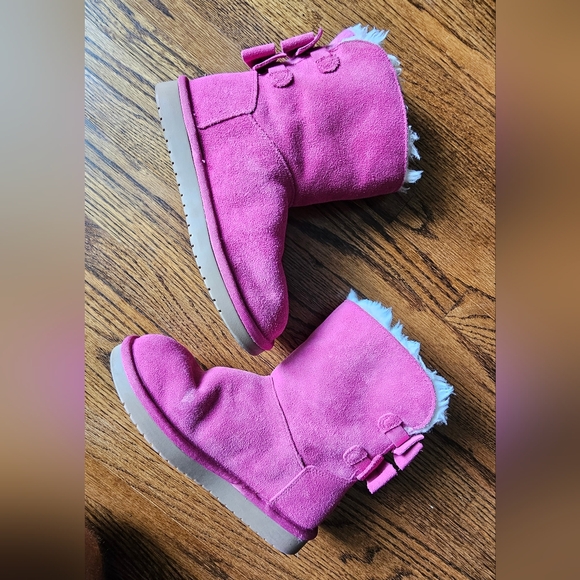 Kids Attie Koolaburra by Ugg Pink boots with bows Size 3 Item No. 1096444 - Picture 7 of 11